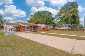 423 Live Oak Ave W, Defuniak Springs, FL 32435