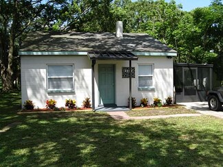 5715 14th St, Zephyrhills, FL 33542