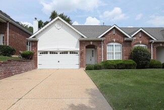 8907 Hilltop Manor Dr, Saint Louis, MO 63132
