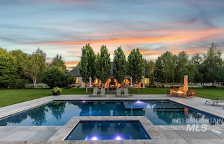 2452 W Champagne Dr, Eagle, ID 83616