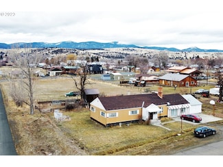 346 13th St, Prairie City, OR 97869