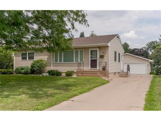 915 18th St SW, Cedar Rapids, IA 52404