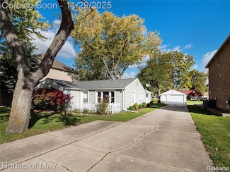 1674 Kirkton Dr, Troy, MI 48083