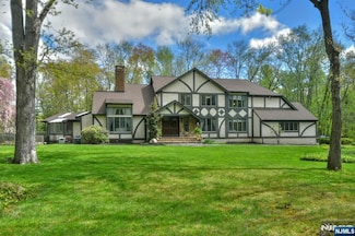 40 Mohegan Trail, Saddle River, NJ 07458