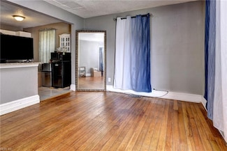 387 Sampson Ave, Hampton, VA 23661