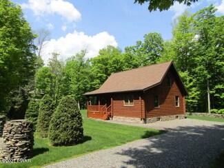 11 Capricorn Cir, Lake Ariel, PA 18436