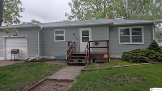 907 Black Hills Ave, Alliance, NE 69301