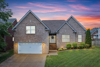 141 Fieldcrest Cir, Hendersonville, TN 37075