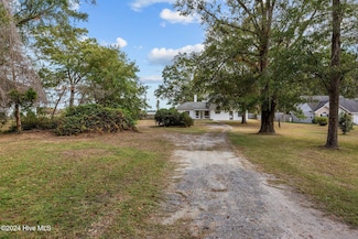 905 Madam Moores Ln, New Bern, NC 28562
