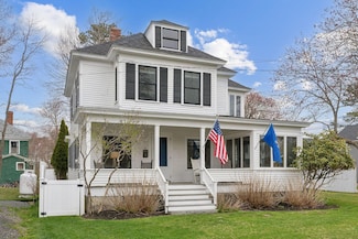 60 Grove St, Wells, ME 04090