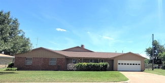6121 Over Lake Dr, Fort Worth, TX 76135
