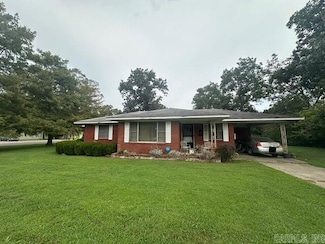 218 W 8th St, Lonoke, AR 72086
