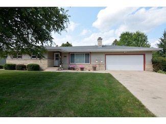 607 4th St, Waunakee, WI 53597