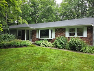 34 Hudson Dr, Hyde Park, NY 12538