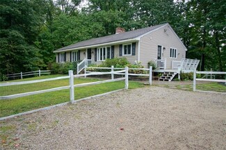 91 W 5th St, North Berwick, ME 03906