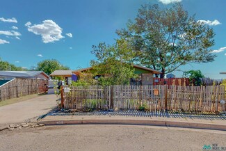 409 Lugar Del Creston St, Las Vegas, NM 87701