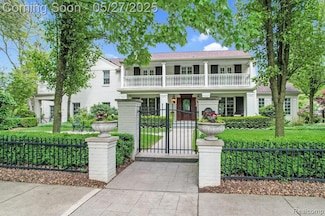 1378 Lyonhurst St, Birmingham, MI 48009