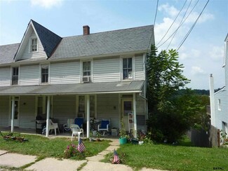 609 Chestnut St, Delta, PA 17314