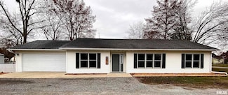 210 N State St, Christopher, IL 62822