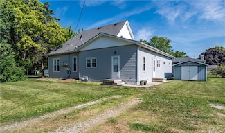 820 S Main St, Sullivan, IL 61951