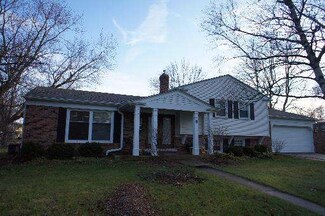 8 Bluebird Ln, Naperville, IL 60565