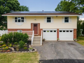 10 Fawn Dr, Schenectady, NY 12302