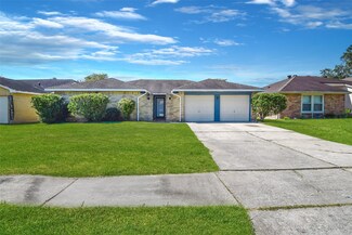 2154 Pilgrims Point Dr, Friendswood, TX 77546