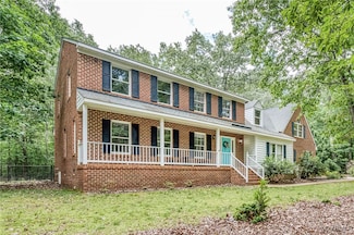 2047 Retreat Dr, Mechanicsville, VA 23111