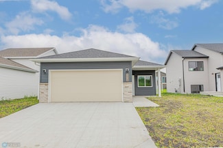 6614 68th St S, Horace, ND 58047