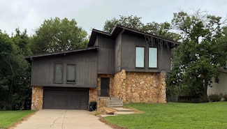 208 Red Bud Ln, Council Bluffs, IA 51503