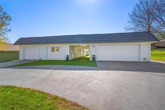 112 Lawrence Ave, Lawrence, KS 66049