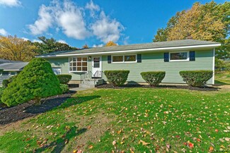 16 Tipton Dr, Albany, NY 12211