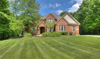 9855 Campton Ridge Dr, Chardon, OH 44024