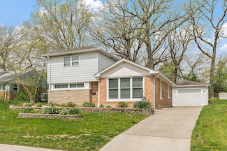 320 Oakwood St, Park Forest, IL 60466
