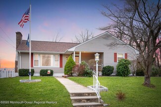 39 Lakeland Dr, Port Monmouth, NJ 07758