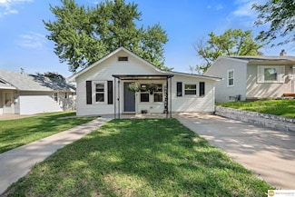 6458 Decatur St, Omaha, NE 68104