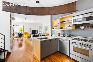 37 Bridge St Unit 4G, Brooklyn, NY 11201