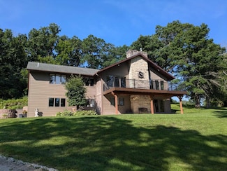 2155 Twin Springs Rd, Decorah, IA 52101