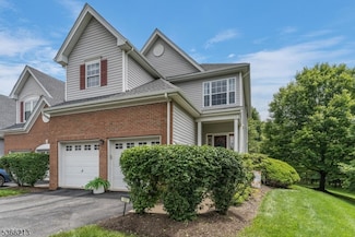 17 Paddock Ln, Flemington, NJ 08822
