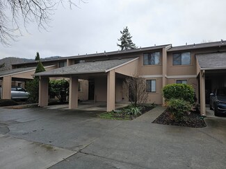 1028 SE Camelot Dr, Grants Pass, OR 97526