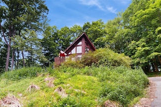 74 Brandy Ln, Wappingers Falls, NY 12590