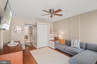 1012 N Leithgow St, Philadelphia, PA 19123