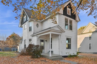 206 3rd St NE, Mitchellville, IA 50169