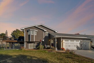 7272 Twin Lakes Ave, Hugo, MN 55038