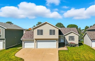 2901 Russell Dr, Iowa City, IA 52240