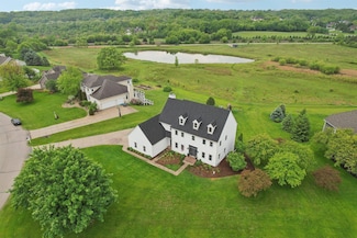 W282N4291 Somerset Ln, Pewaukee, WI 53072