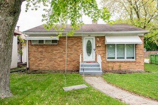 1101 Pine St, Waukegan, IL 60085