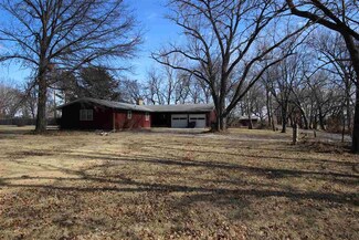 2828 Sargent Ln, Manhattan, KS 66502