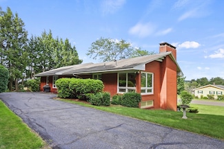 144 Kittredge Rd, Pittsfield, MA 01201