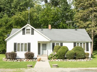 2805 N Bayview Ln, McHenry, IL 60051
